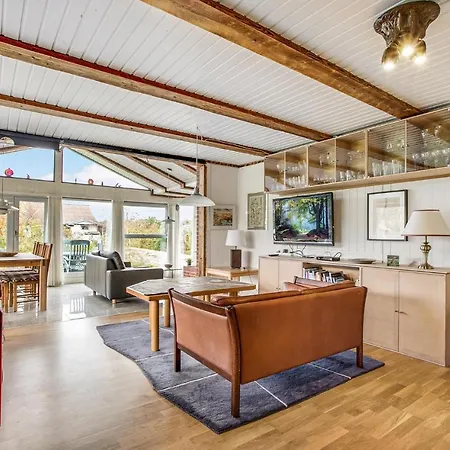 Three-bedroom Holiday In