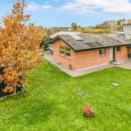 Three-bedroom Holiday In